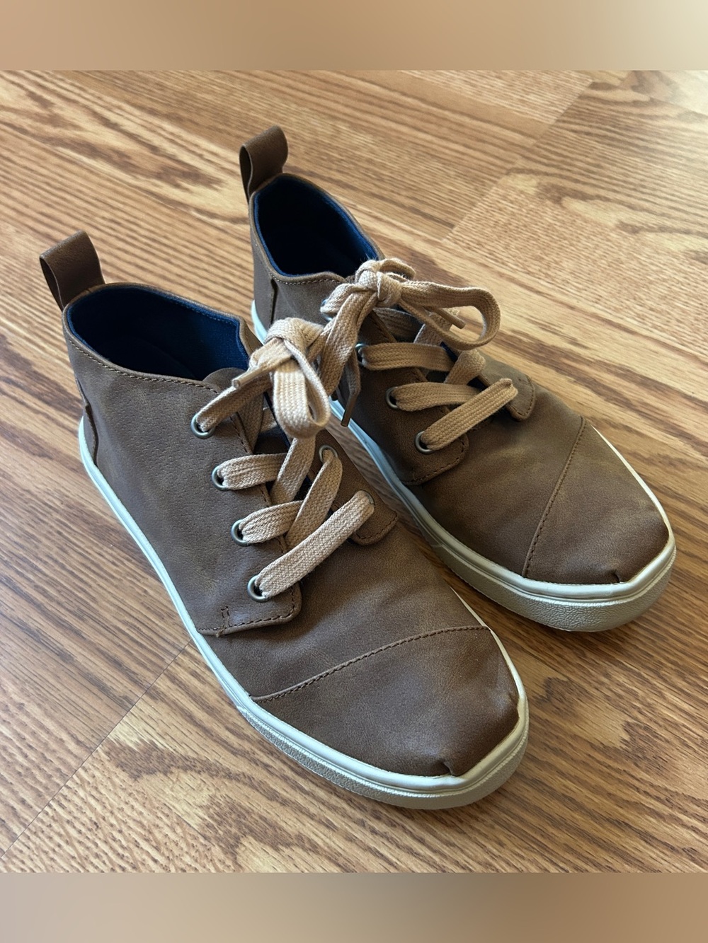 TOMS Youth leather botas